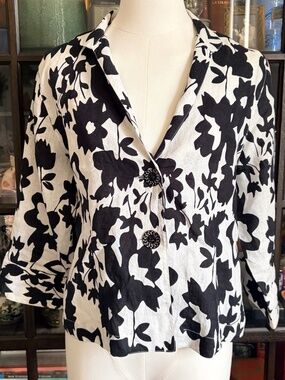 Courtney Washington, Linen blouse/jacket size small